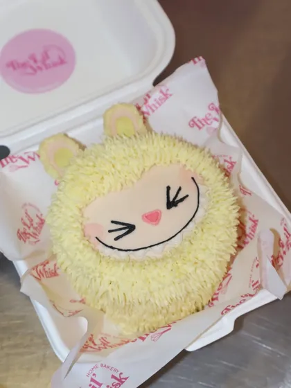 This happy little yellow Labubu cake is part of our mystery box offer. Each one is a unique character, making it a fun and delicious surprise.