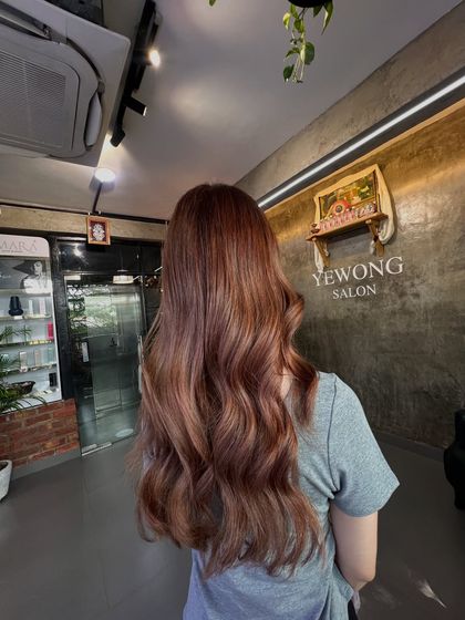 This is a beautiful copper brown, a perfect choice for adding warmth and vibrancy. The color is rich and even, styled with soft waves to enhance its dimension.