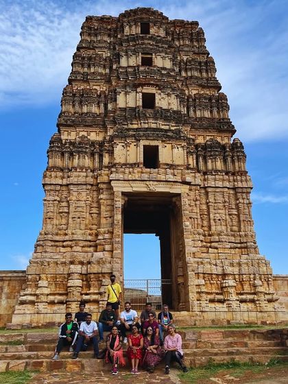 A group photo at the entrance of a temple in Gandikota fort.