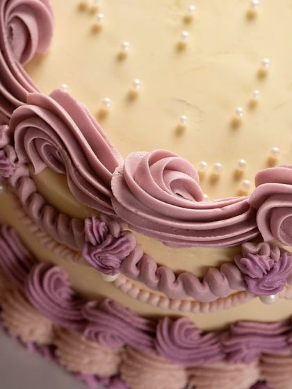 Buttercream Artistry: Floral & Vintage Designs photo 3