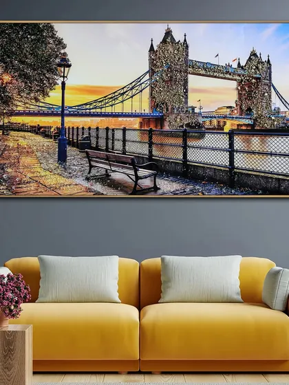Bring a touch of London home with this sparkling crystal glass painting of the Tower Bridge at sunset. The radiant colors and crystal embellishments bring the iconic scene to life, making it feel like you're looking out a window onto the Thames.