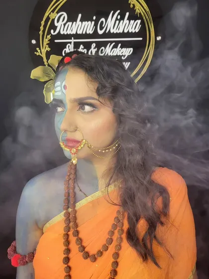 Adding a smoke effect creates a mystical and divine atmosphere, enhancing the overall impact of the creative makeup.
