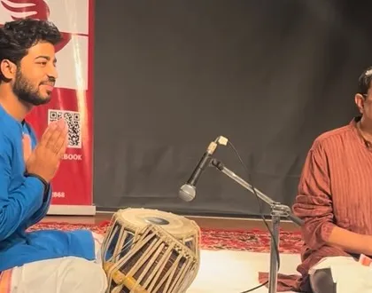 A moment of reverence and gratitude on stage with a master vocalist.