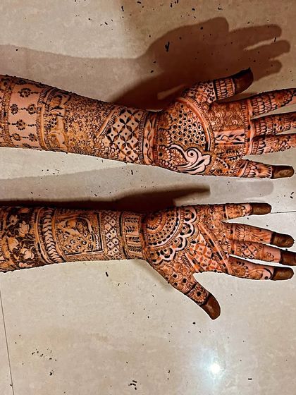 Intricate Bridal & Engagement Mehandi photo 13