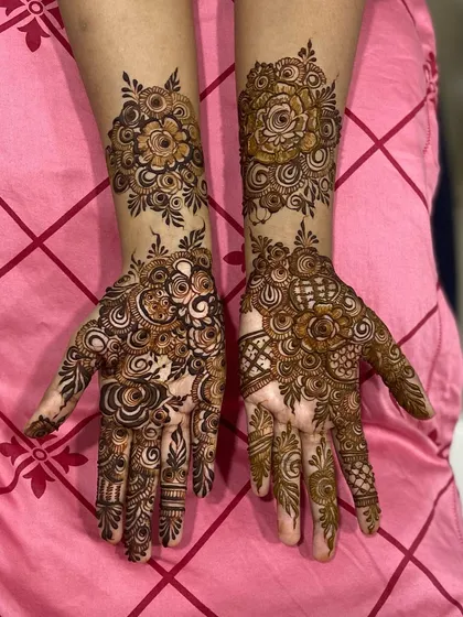 A clear, bright shot of the completed floral henna.
