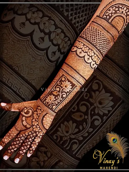 A classic back-of-hand design with beautiful bands of floral and geometric patterns. The peacock and lotus motifs add a touch of nature.