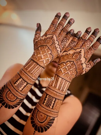 A classic full-hand bridal design with heavy, intricate patterns and bold, dark fingertips.