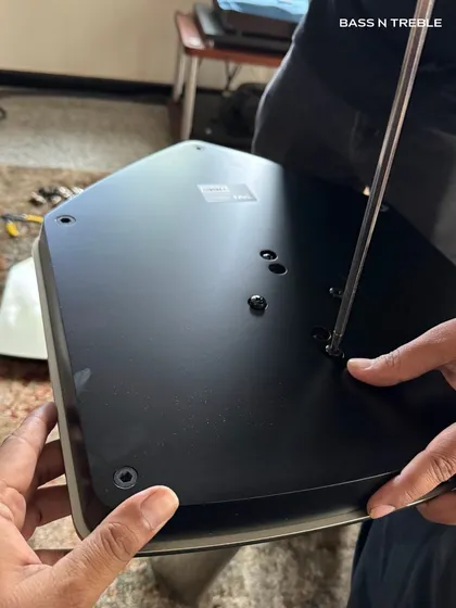Behind the scenes of a reference stereo installation. Here, we are assembling the stand for a TAD speaker, a crucial step for ensuring stability and optimal acoustic performance.