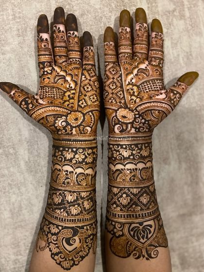 Intricate Bridal Mehendi photo 26