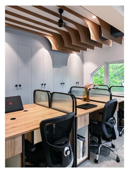 The ceiling fins were a key design element, used to conceal irregular structural beams and bring a sense of character and connectivity throughout the office. Here, they flow over the main workstation area.
