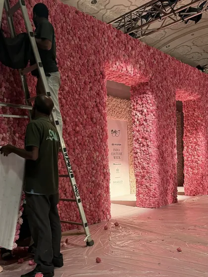A behind-the-scenes look at my team meticulously applying thousands of flowers to the set walls for the Dolly J show. This level of detail and dedication is what it takes to achieve such a seamless, high-impact result.