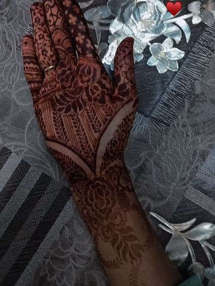 A beautiful, moody shot of a rich henna stain. This is the color I strive for with every client.