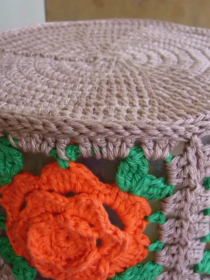 A view of the basket's sturdy, crocheted base.