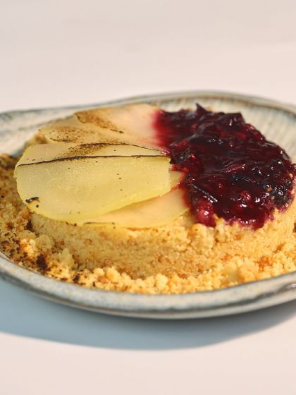Our Pear and Wildberry Crumble is warm, wholesome, and irresistible. Made with toasted almond flour, it's both sugar-free and gluten-free, offering a guilt-free way to enjoy a classic dessert. It packs 33 grams of protein per serving.