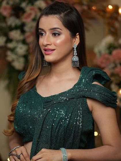 A beautiful portrait of our model, looking spellbinding in her green sangeet attire and perfectly coordinated makeup.