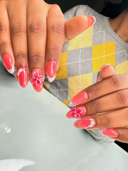 A final look at this student's creation, a coral and white set with 3D flowers, showcasing the skills learned in my academy.