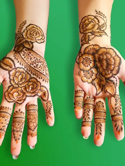 This party henna features realistic floral bouquets. I love creating these artistic and creative designs that look like they are blooming on the skin.