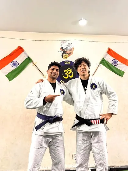 A great moment with Coach Principle from Korea after a BJJ seminar at our gym. Learning his detailed approach to Jiu-Jitsu was an amazing opportunity for me and my students.