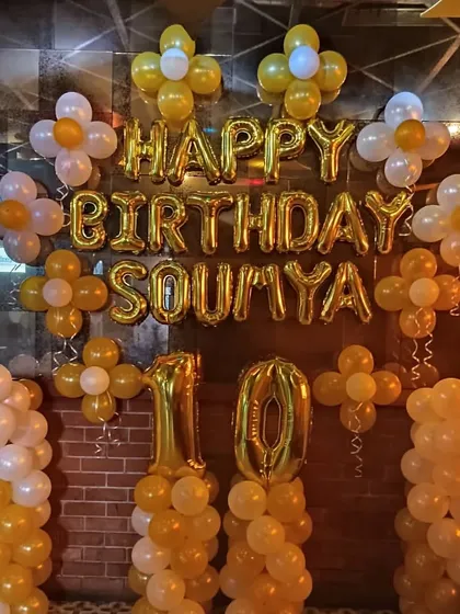 Another shot of the gold and white 10th birthday decoration, perfect for a restaurant or home party.