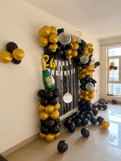 A full view of the black and gold 24th birthday balloon arch, perfect for creating a grand entrance or photo corner.