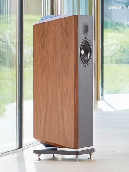 The Kudos Titan 707 is a floor-standing speaker that delivers a remarkably open and natural sound. Its elegant design, shown here in a beautiful wood veneer, makes it a stunning addition to any high-end listening room.