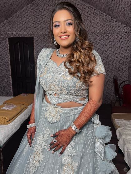 Modern Pastel & White Bridal Looks photo 62