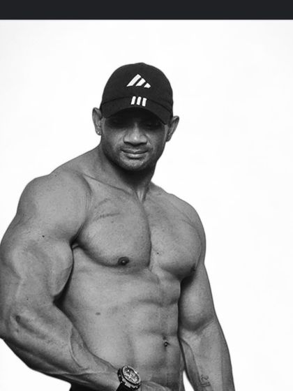 Black and white physique shot. Classic bodybuilding look.