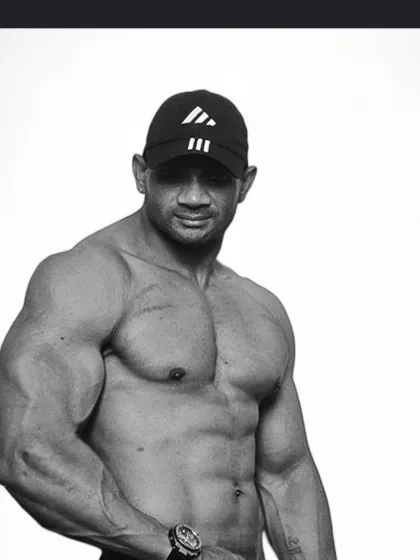 Black and white physique shot. Classic bodybuilding look.