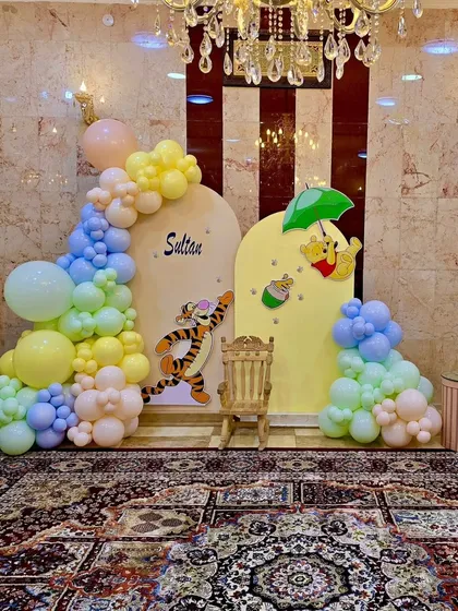 The full Winnie the Pooh backdrop with pastel balloon arrangements.