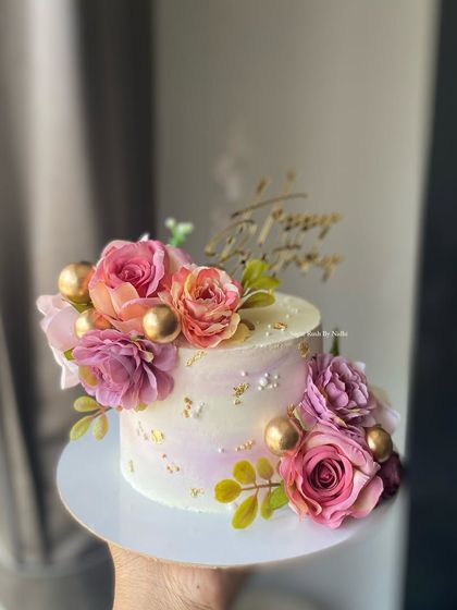 Elegant Floral & Minimalist Cakes photo 40