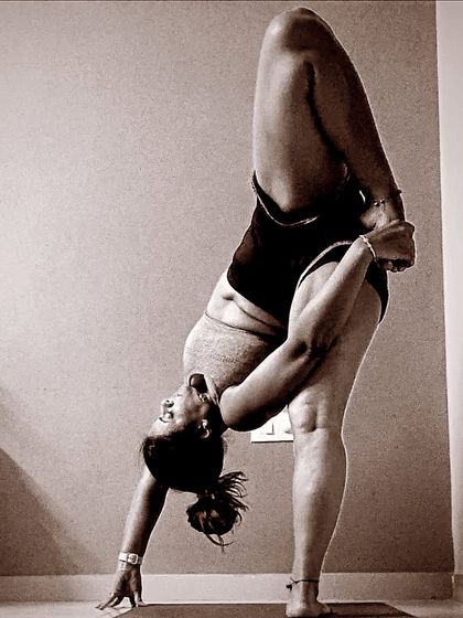 Richa Kumar - Yoga for Strength, Flexibility & Power Deep Flexibility: Heart & Hip Openers photo 14