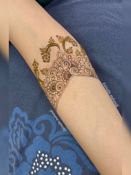 Another view of Kulsum's beautiful armband, a perfect start to her full bridal design.