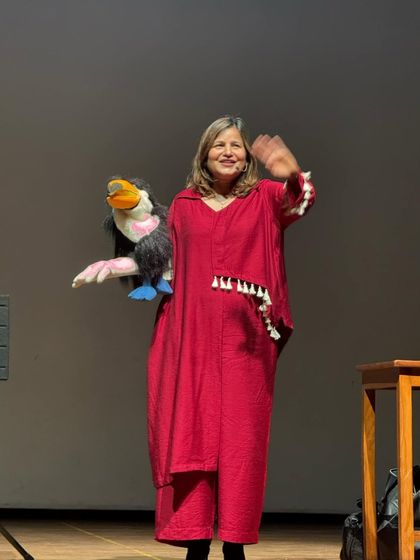 Waving goodbye with Cantù the toucan after a fantastic show at the Bal Sahitya Mohotsav. We all had a blast.