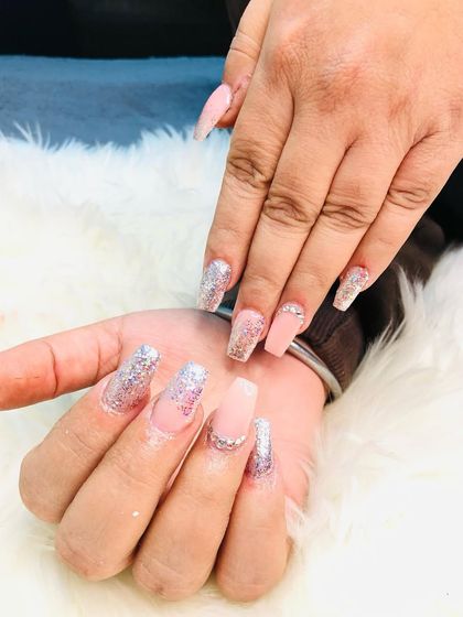 Another angle of this pretty pink and silver glitter set.
