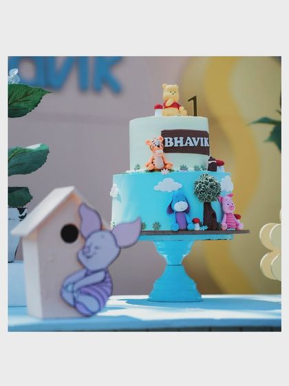 Another shot of Bhavik's delightful Winnie the Pooh cake, with a Piglet cutout looking on.