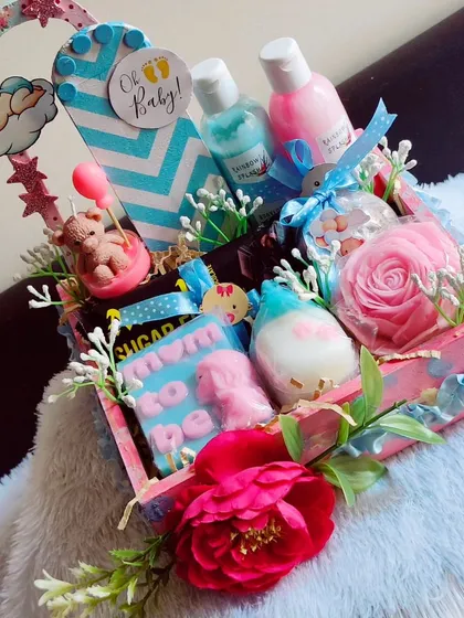 Another angle of the "Mom to be" hamper, showing the decorated tray and variety of items.