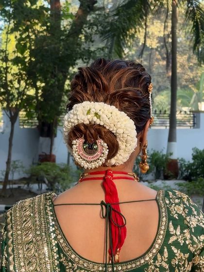 Intricate Floral Hair Accessories photo 4