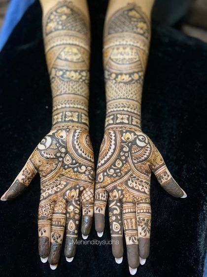 A clear shot of the paisley engagement design, showing the intricate details and clean lines.