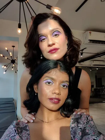 A fun, Twiggy-inspired 1960s look. I created a floating crease liner with a pastel purple, a signature of the era, for a playful and retro vibe.