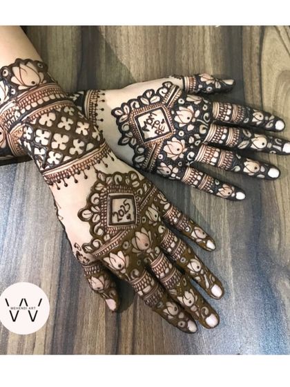 The back-hand design for a baby shower, with personalized "Mom-to-be" and "Dad-to-be" elements surrounded by lotus and jaal patterns.