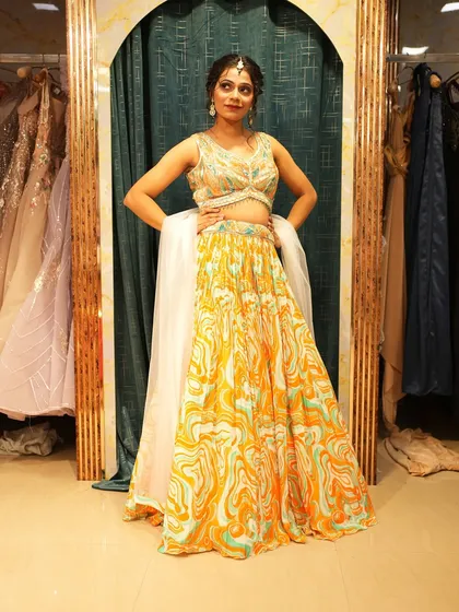 Haldi-ready in a heartbeat! This yellow and white marble-print lehenga is a fresh and modern choice for a bridesmaid at a haldi ceremony.