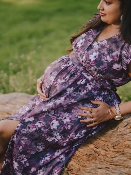 A close-up on the bump, a classic and essential shot for any maternity session, highlighting the beautiful curve of pregnancy.