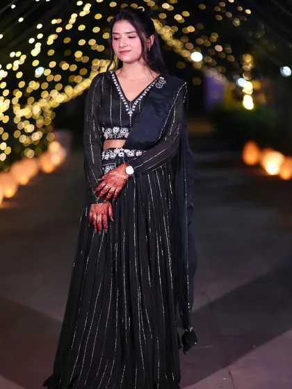 A full view of the subtle party hairstyle. The half-updo keeps the hair away from the face while the length is left open to complement the flowy lehenga.