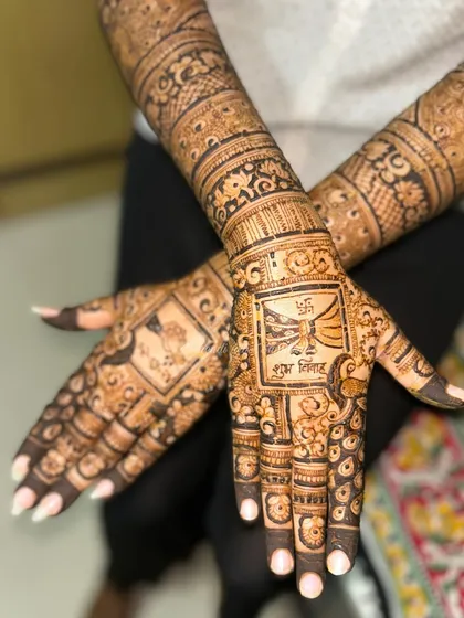 A unique back-of-hand design featuring a 'Shubh Vivah' (Happy Wedding) message. It's a beautiful and auspicious detail to add to your bridal mehendi.