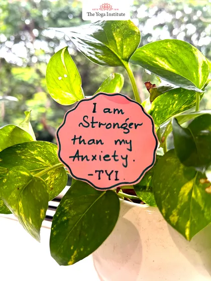 "I am stronger than my anxiety." This thought reinforces your resilience and your ability to face challenges with courage, letting calmness lead the way.