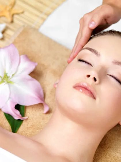 For Rakshabandhan, we offer the 'Sibling Bliss' gift voucher. It is a perfect way to gift your sibling a relaxing facial massage and a moment of pure tranquility.