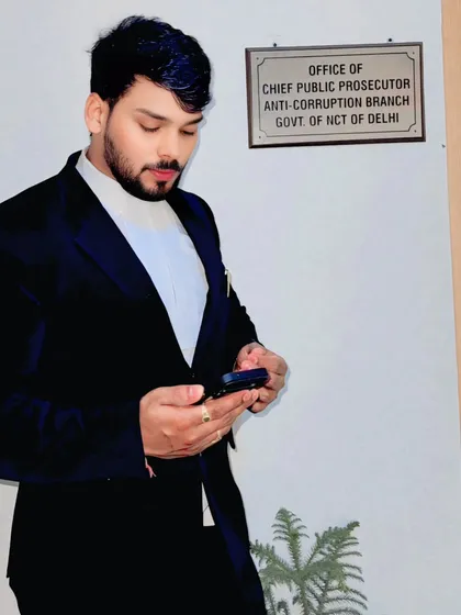 I have significant experience in anti-corruption legal defense. This photo was taken at the Office of the Chief Public Prosecutor, Anti-Corruption Branch, where I work on complex cases requiring specialized knowledge of agency operations.