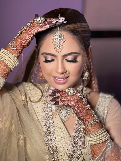 Another beautiful shot highlighting the intricate mehndi and the stunning, oversized jewellery pieces that make this look so memorable.