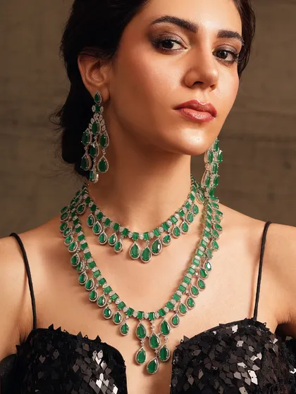 A breathtaking layered diamond and emerald necklace, designed for maximum sparkle and perfect for a glamorous cocktail event.