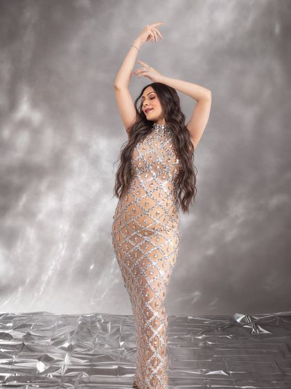 A duplicate of ID 90, this pose is full of life and celebration.